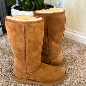 Girls size 3 UGG tall boot